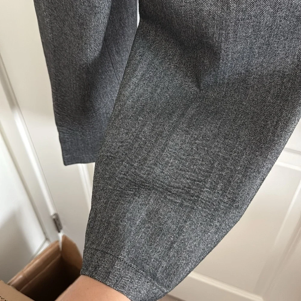 Aritzia The Group Babaton Drawstring Dress Pant (M) - Picture 4 of 6